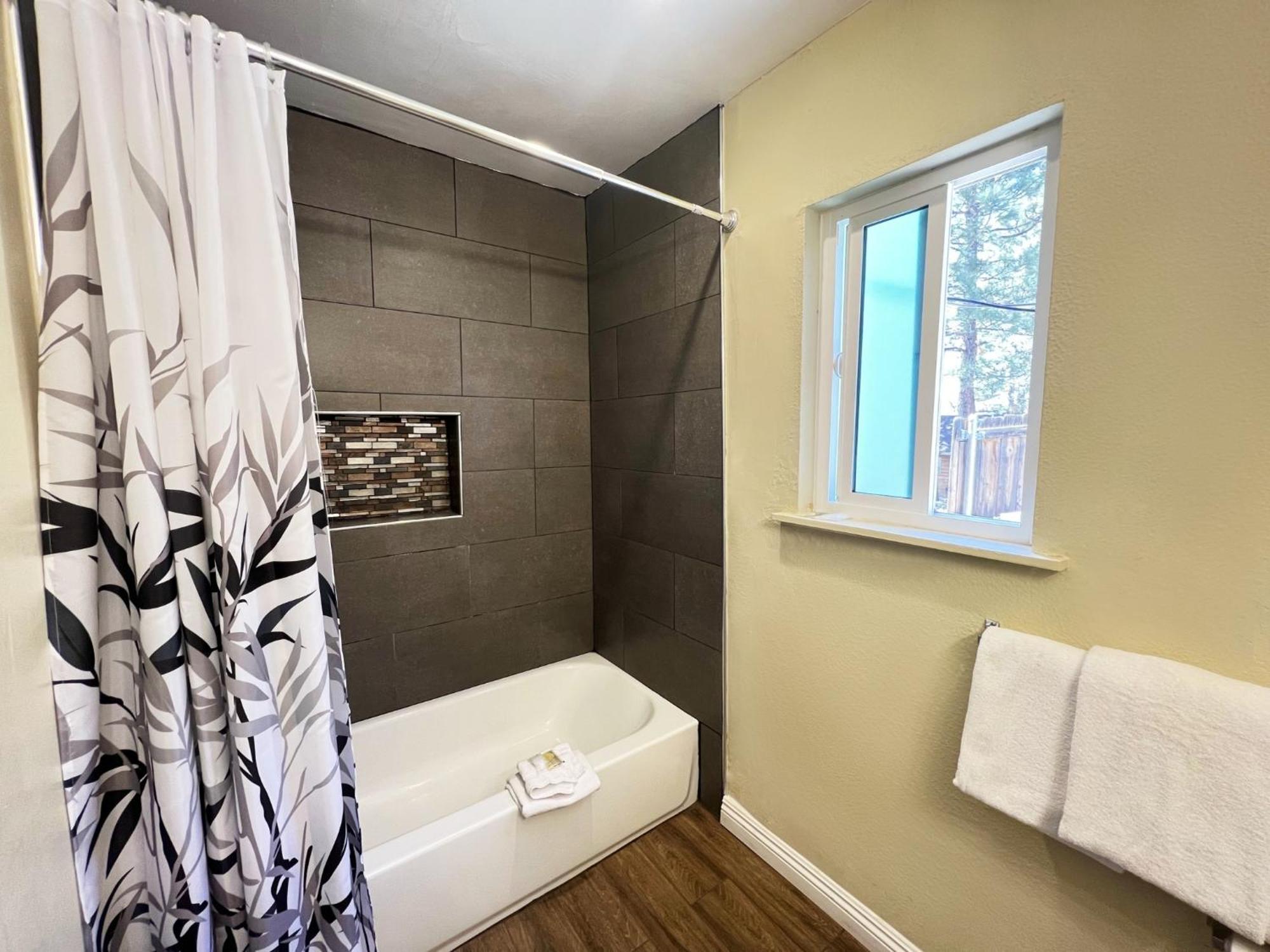 Omeo Suites Big Bear Velké Medvědí jezero Pokoj fotografie